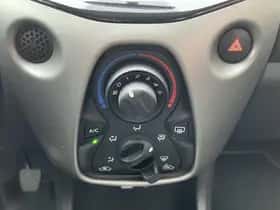Toyota Aygo (2018) thumbnail 12