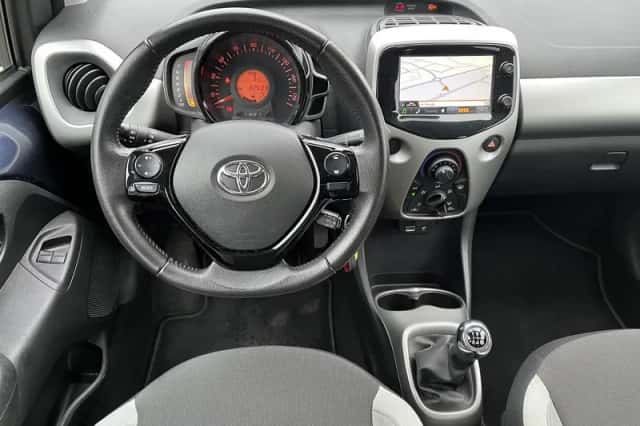 Toyota Aygo (2018) thumbnail 8