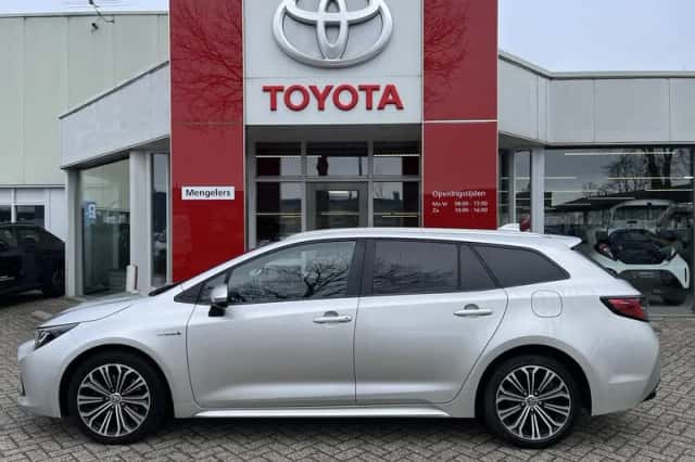 Toyota Corolla (2021) thumbnail 2