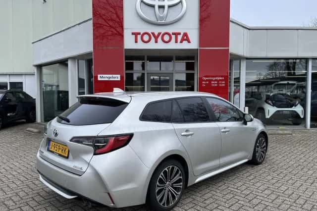 Toyota Corolla (2021) thumbnail 3