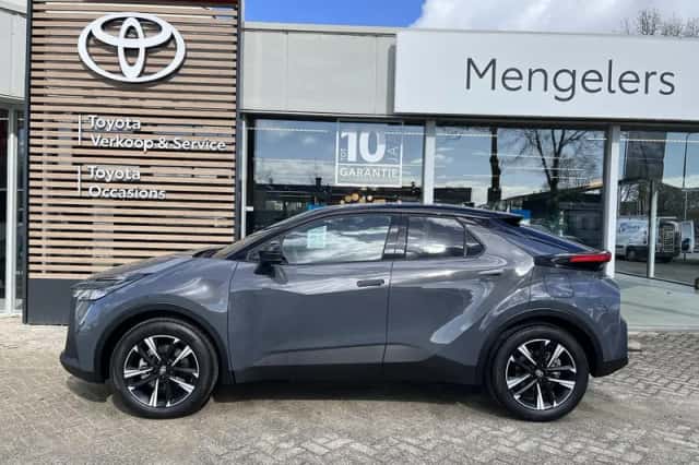 Toyota C-HR (2026) thumbnail 2