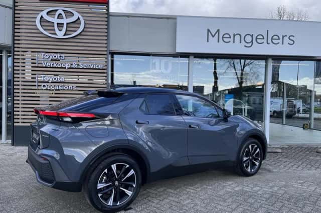 Toyota C-HR (2026) thumbnail 3