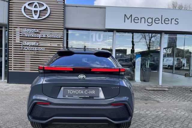Toyota C-HR (2026) thumbnail 4
