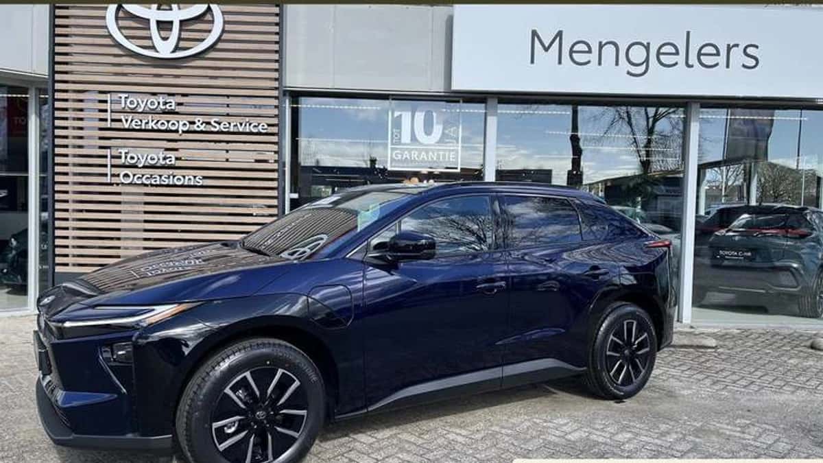 Toyota bZ4X (2026) — foto 1