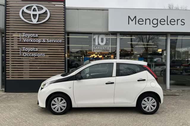 Toyota Aygo (2020) thumbnail 2
