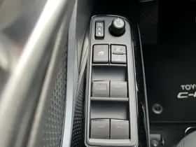 Toyota C-HR (2021) thumbnail 16