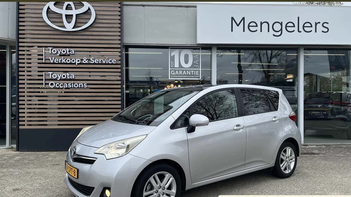 Toyota Verso-S (2012) — foto 1