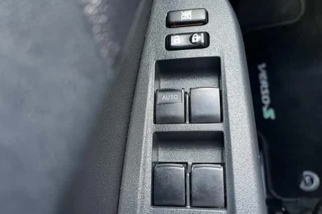 Toyota Verso-S (2012) thumbnail 13