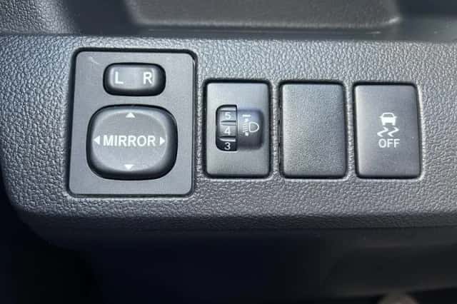 Toyota Verso-S (2012) thumbnail 14
