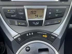 Toyota Verso-S (2012) thumbnail 15