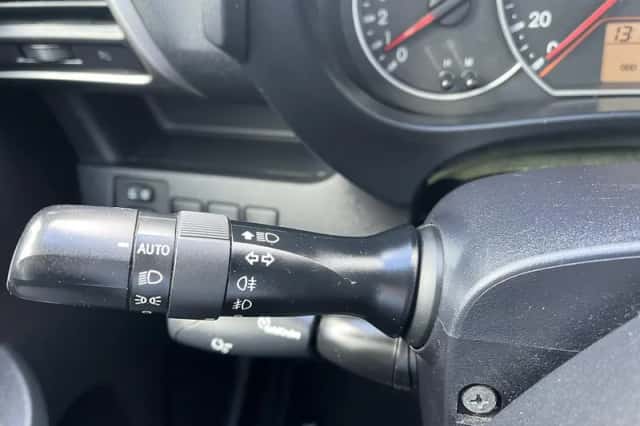Toyota Verso-S (2012) thumbnail 17