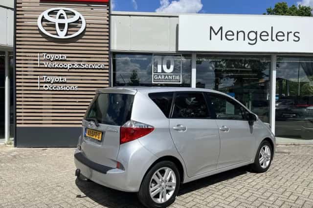 Toyota Verso-S (2012) thumbnail 3