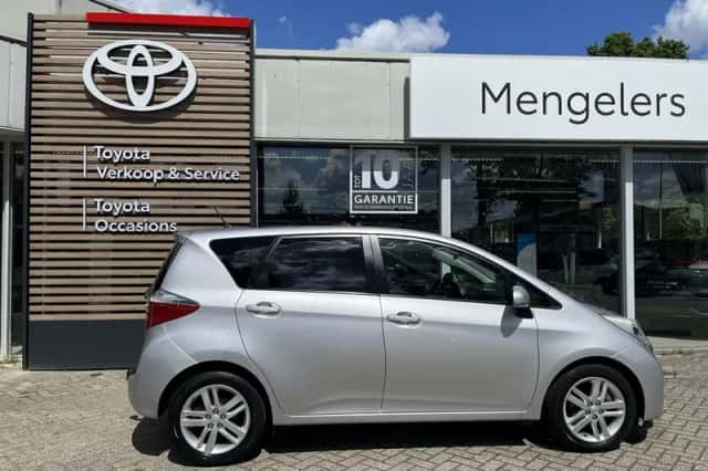 Toyota Verso-S (2012) thumbnail 5