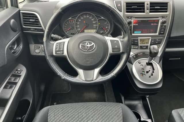 Toyota Verso-S (2012) thumbnail 9