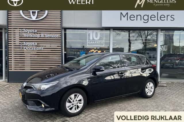 Toyota Auris (2018) thumbnail 1