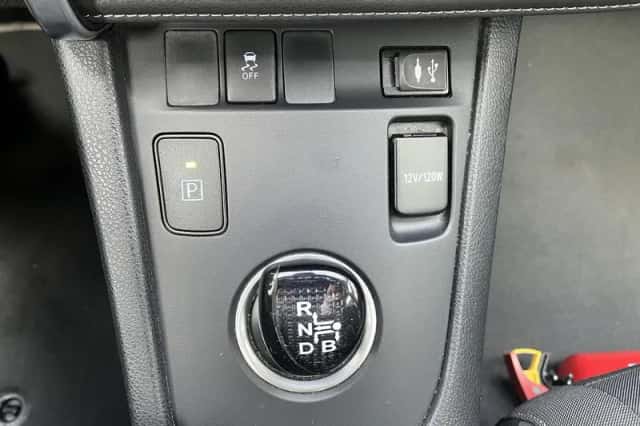 Toyota Auris (2018) thumbnail 11