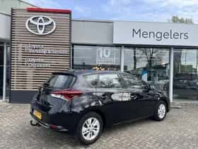 Toyota Auris (2018) thumbnail 3