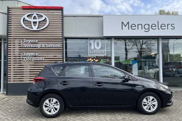 Toyota Auris (2018) thumbnail 5