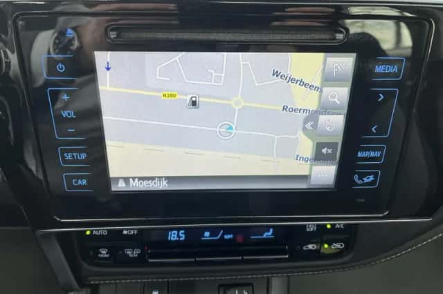 Toyota Auris (2018) thumbnail 9