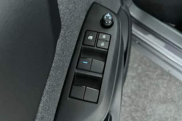 Toyota Yaris Cross (2021) thumbnail 12