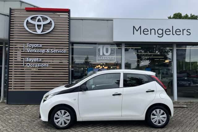 Toyota Aygo (2021) thumbnail 2