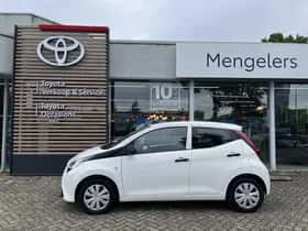 Toyota Aygo (2021) thumbnail 2