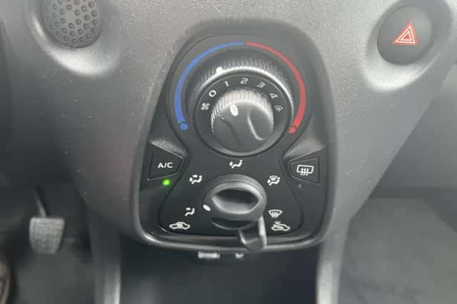 Toyota Aygo (2021) thumbnail 12
