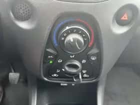 Toyota Aygo (2021) thumbnail 12