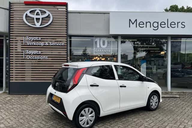 Toyota Aygo (2021) thumbnail 3
