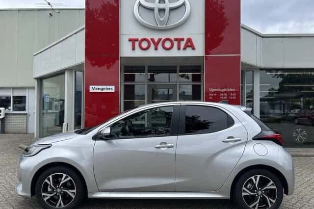 Toyota Yaris (2025) thumbnail 2