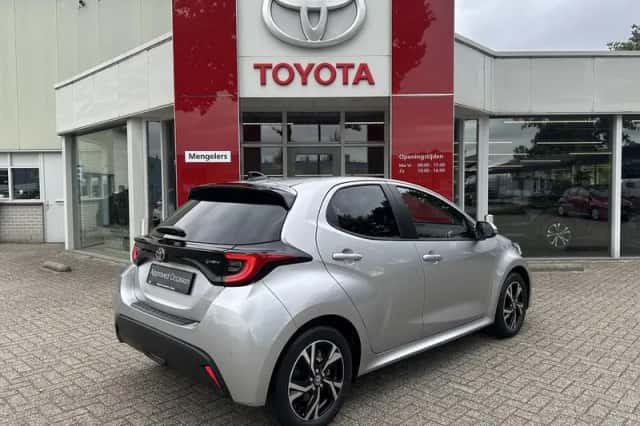 Toyota Yaris (2025) thumbnail 3