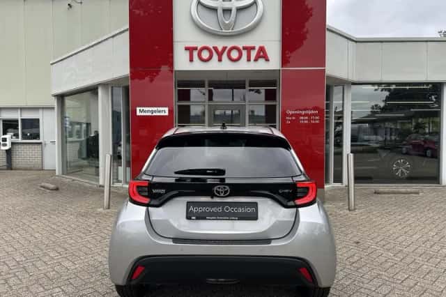 Toyota Yaris (2025) thumbnail 4