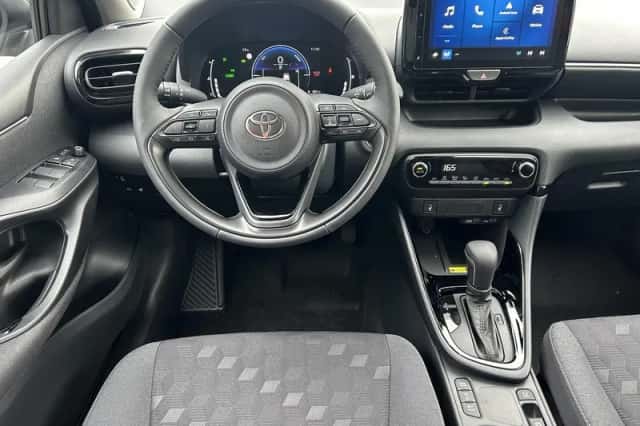 Toyota Yaris (2025) thumbnail 10