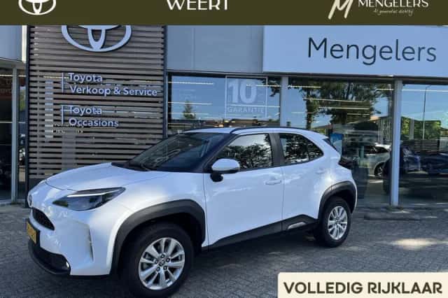 Toyota Yaris Cross (2024) thumbnail 1