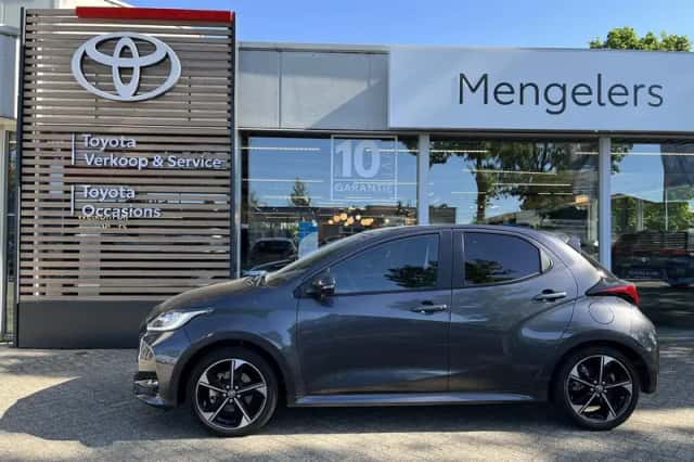 Toyota Yaris (2025) thumbnail 2