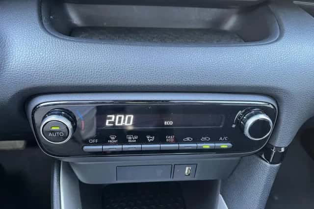 Toyota Yaris (2023) thumbnail 12