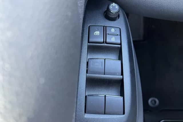 Toyota Yaris (2023) thumbnail 13