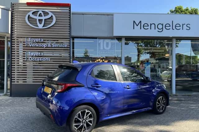 Toyota Yaris (2023) thumbnail 3