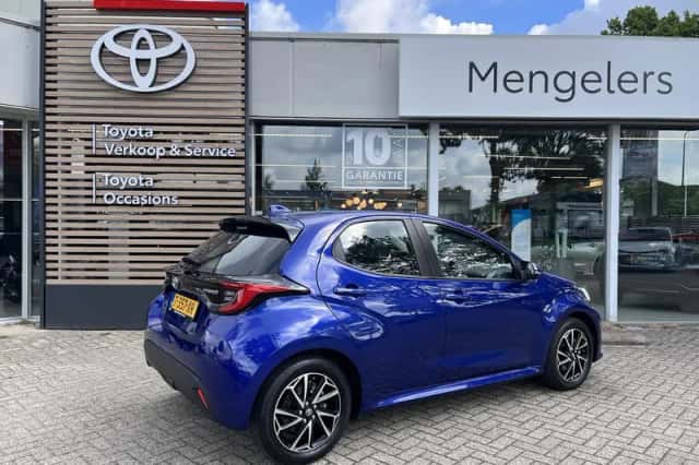 Toyota Yaris (2023) thumbnail 3