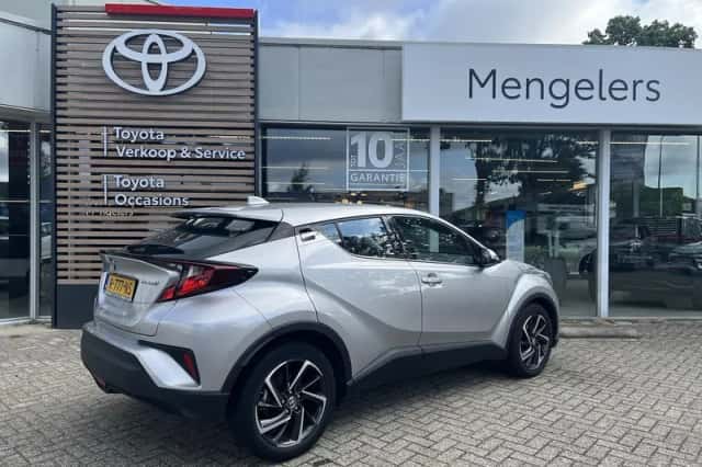 Toyota C-HR (2022) thumbnail 3