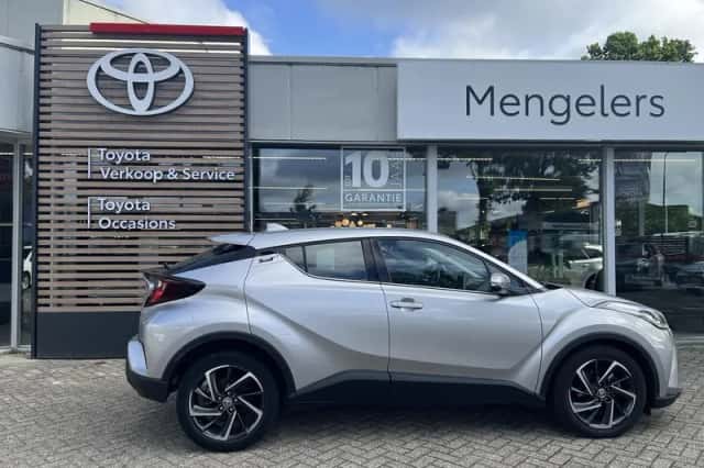 Toyota C-HR (2022) thumbnail 4