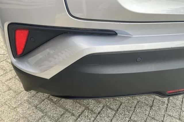 Toyota C-HR (2022) thumbnail 5