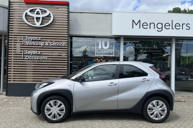 Toyota Aygo (2022) thumbnail 2