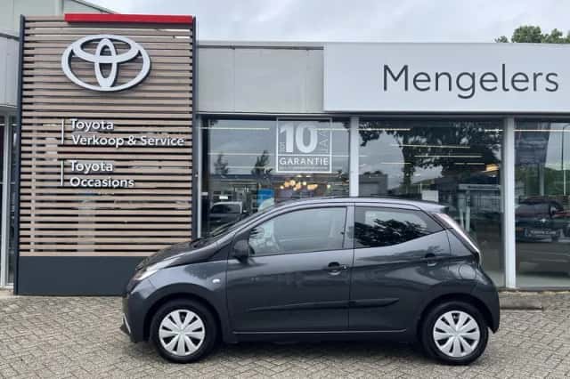 Toyota Aygo (2015) thumbnail 2