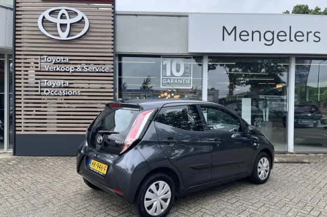 Toyota Aygo (2015) thumbnail 3