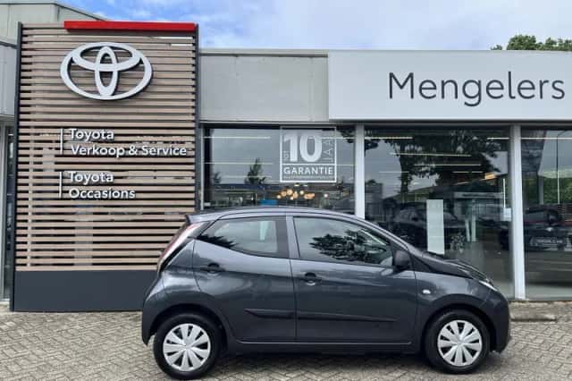 Toyota Aygo (2015) thumbnail 5