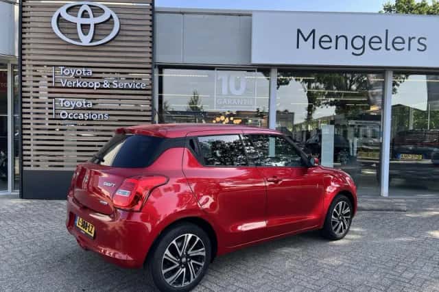 Suzuki Swift (2021) thumbnail 3