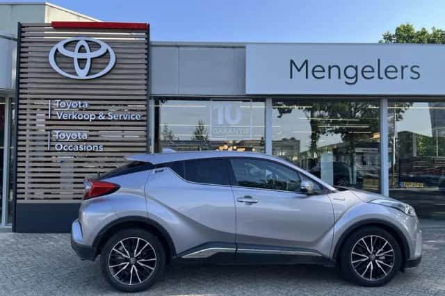 Toyota C-HR (2017) thumbnail 5