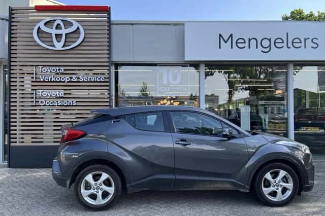 Toyota C-HR (2018) thumbnail 4