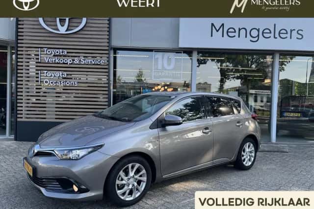 Toyota Auris (2016) thumbnail 1